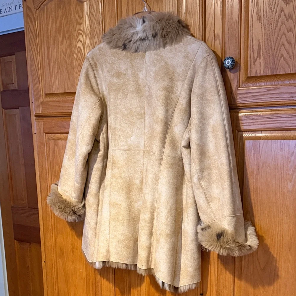 Dennis Basso Tan Jacket with Faux Fur Cuffs Collar and Lining - Picture 4 of 6